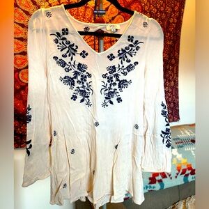 Umgee women’s medium ivory embroidered shirt